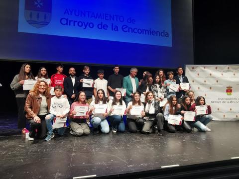 Alumnos de los colegios Elvira Lindo y Atenea ganan el primer premio del XIII concurso de emprendedores ‘El Futuro en Nuestras Manos’